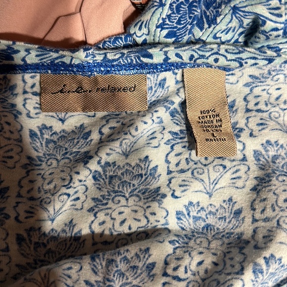 I. E Relaxed Scoop Neck Cap Sleeve Light Blue Floral Crop Top - Picture 8 of 8